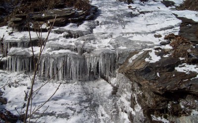 Fiume nella dura Roccia